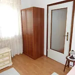 Daire Butinar Pri Kapitanu