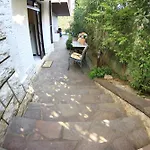 Daire Butinar Pri Kapitanu *
